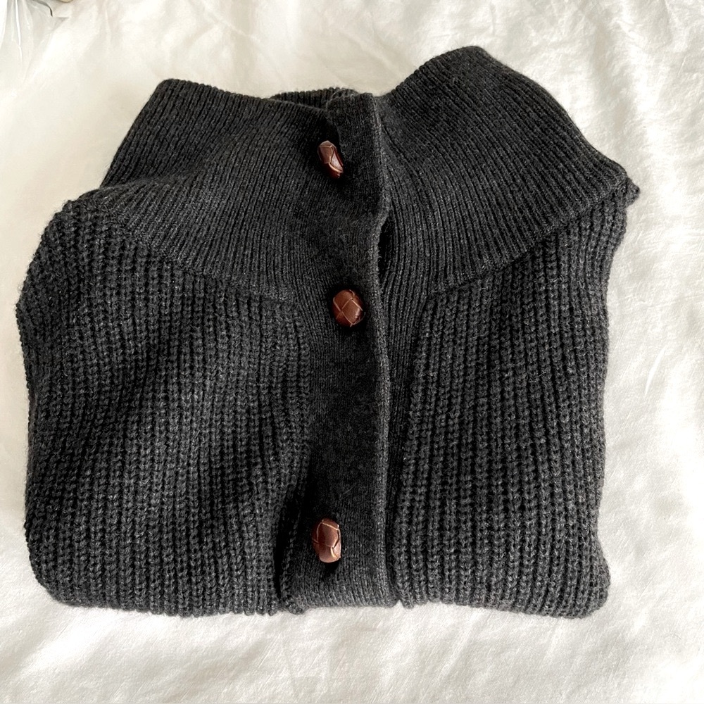 DEMYLEE Wool Cashmere Sweater Vest Cardigan with Leather Buttons - Picture 9 of 12
